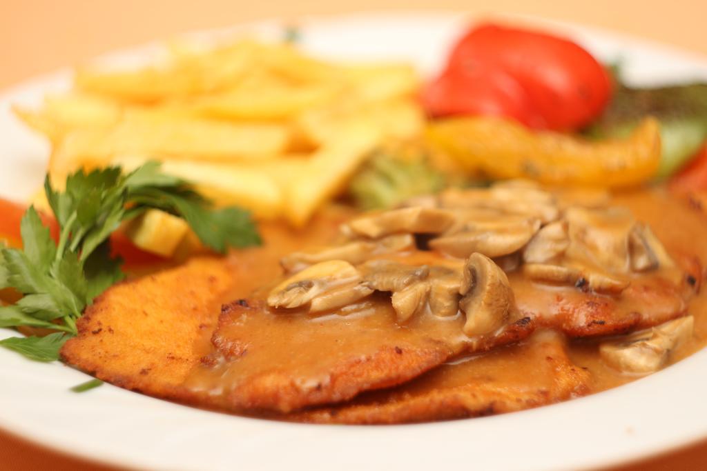 Hotel & Restaurant Am Kirschberg 알텐 부섹 외부 사진