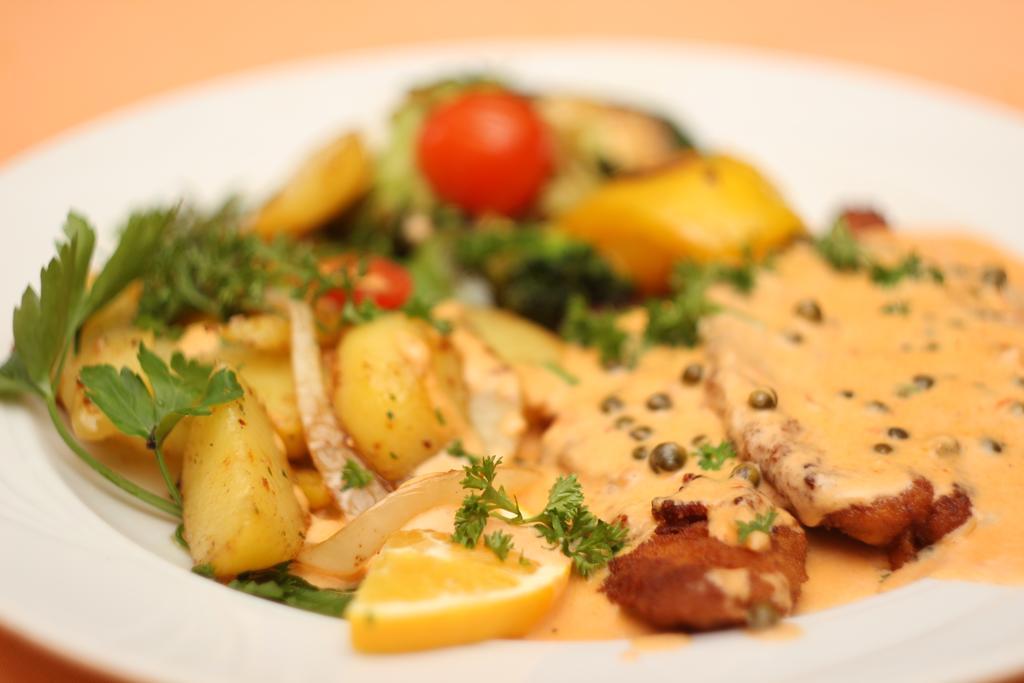 Hotel & Restaurant Am Kirschberg 알텐 부섹 외부 사진