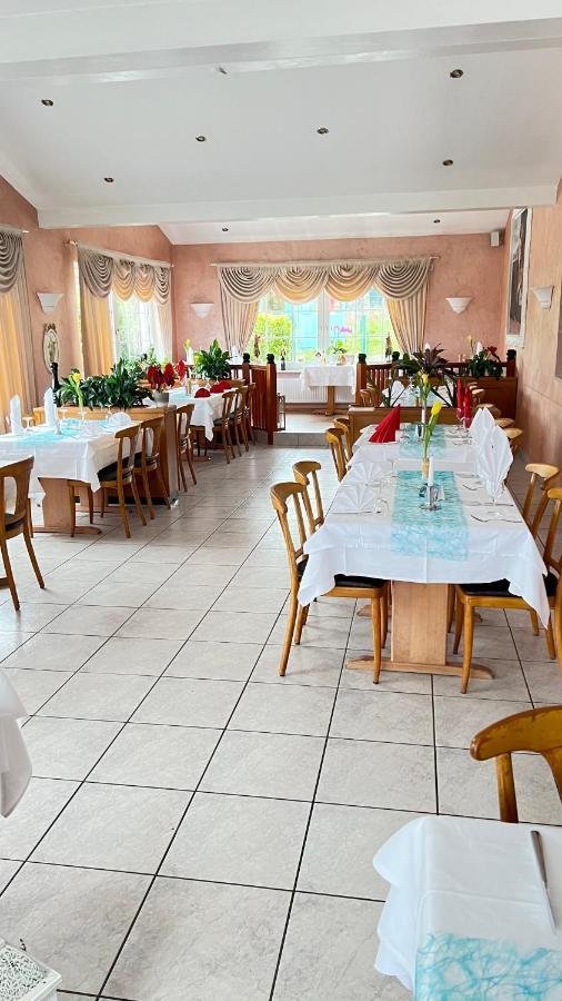 Hotel & Restaurant Am Kirschberg 알텐 부섹 외부 사진