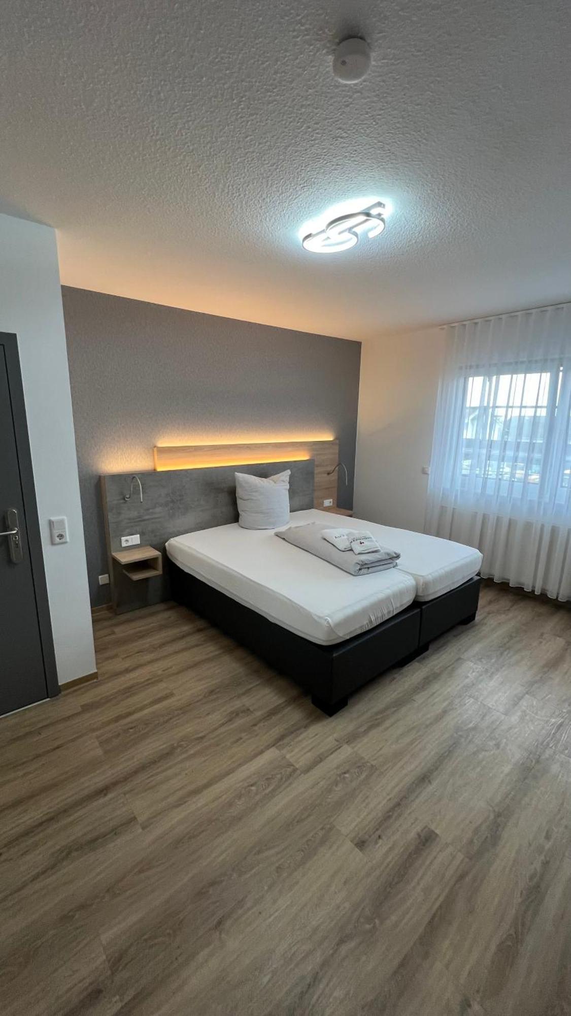 Hotel & Restaurant Am Kirschberg 알텐 부섹 외부 사진