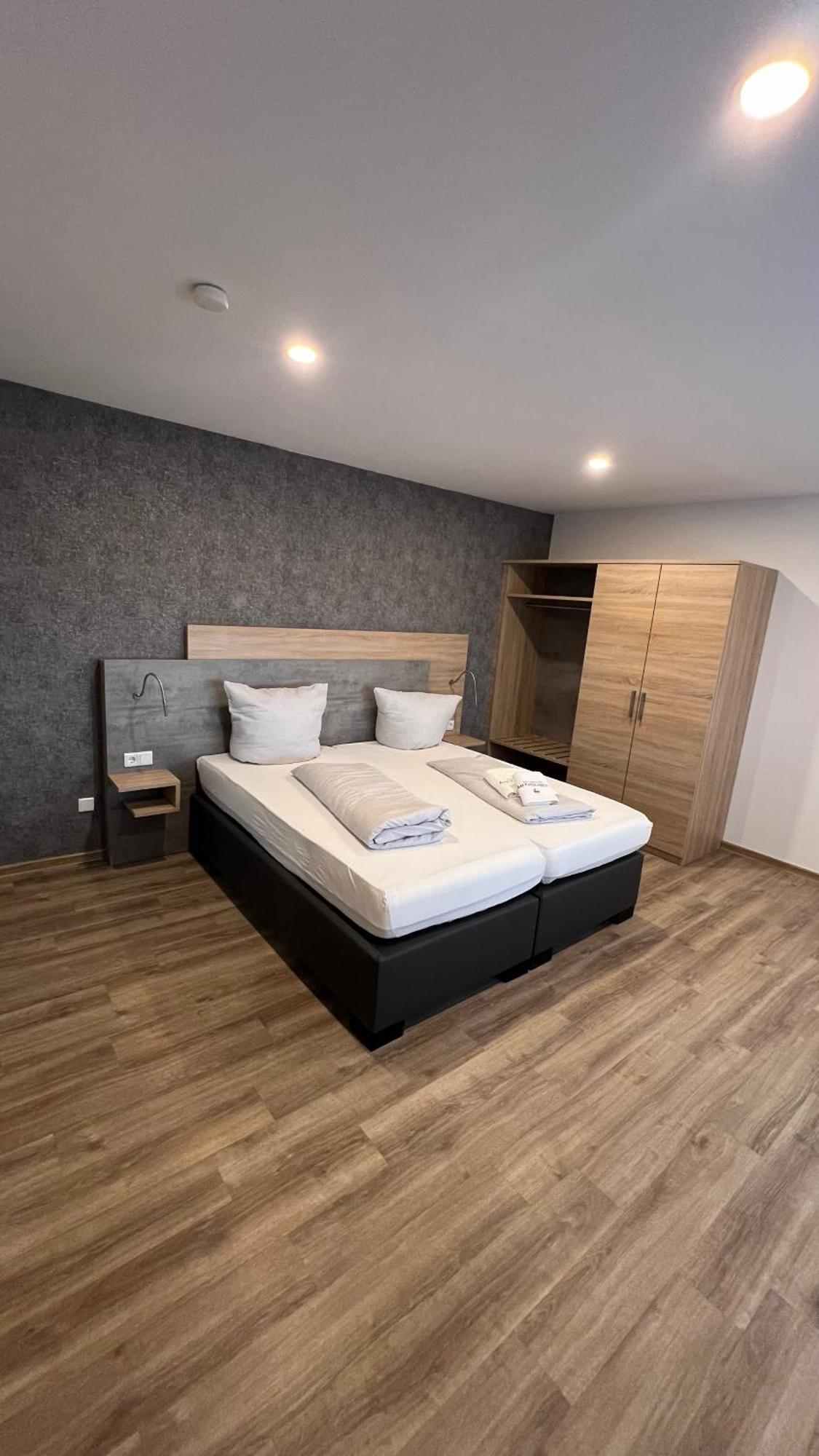 Hotel & Restaurant Am Kirschberg 알텐 부섹 외부 사진