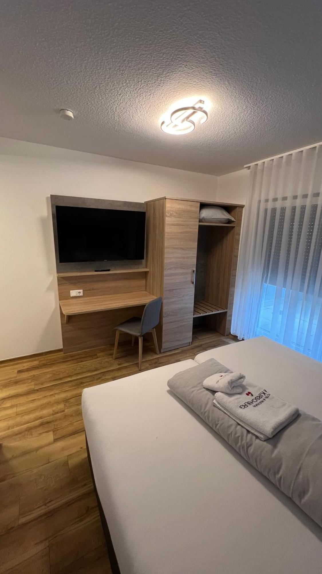 Hotel & Restaurant Am Kirschberg 알텐 부섹 외부 사진