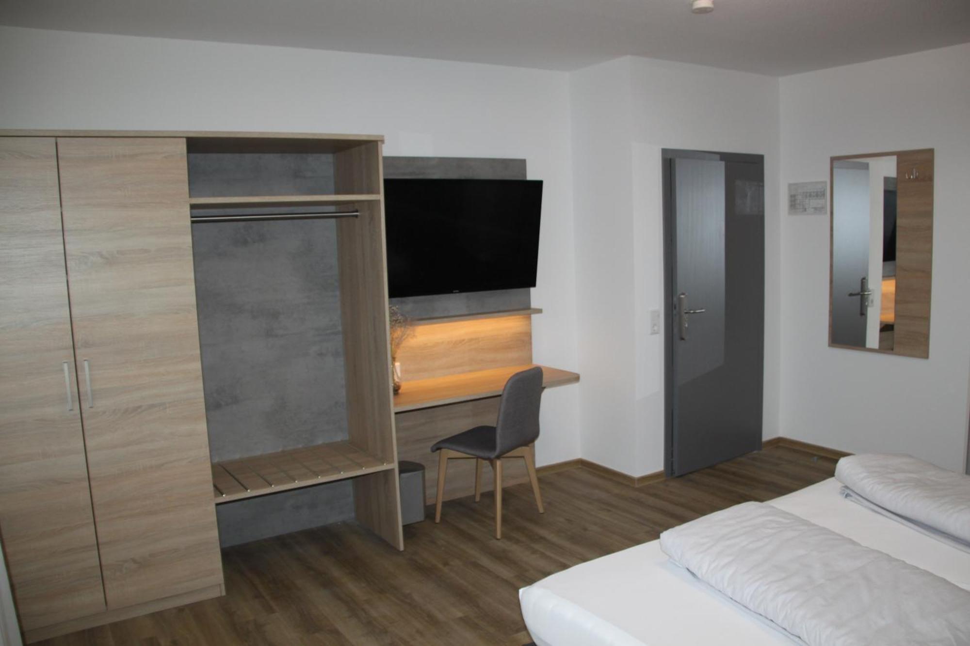 Hotel & Restaurant Am Kirschberg 알텐 부섹 외부 사진