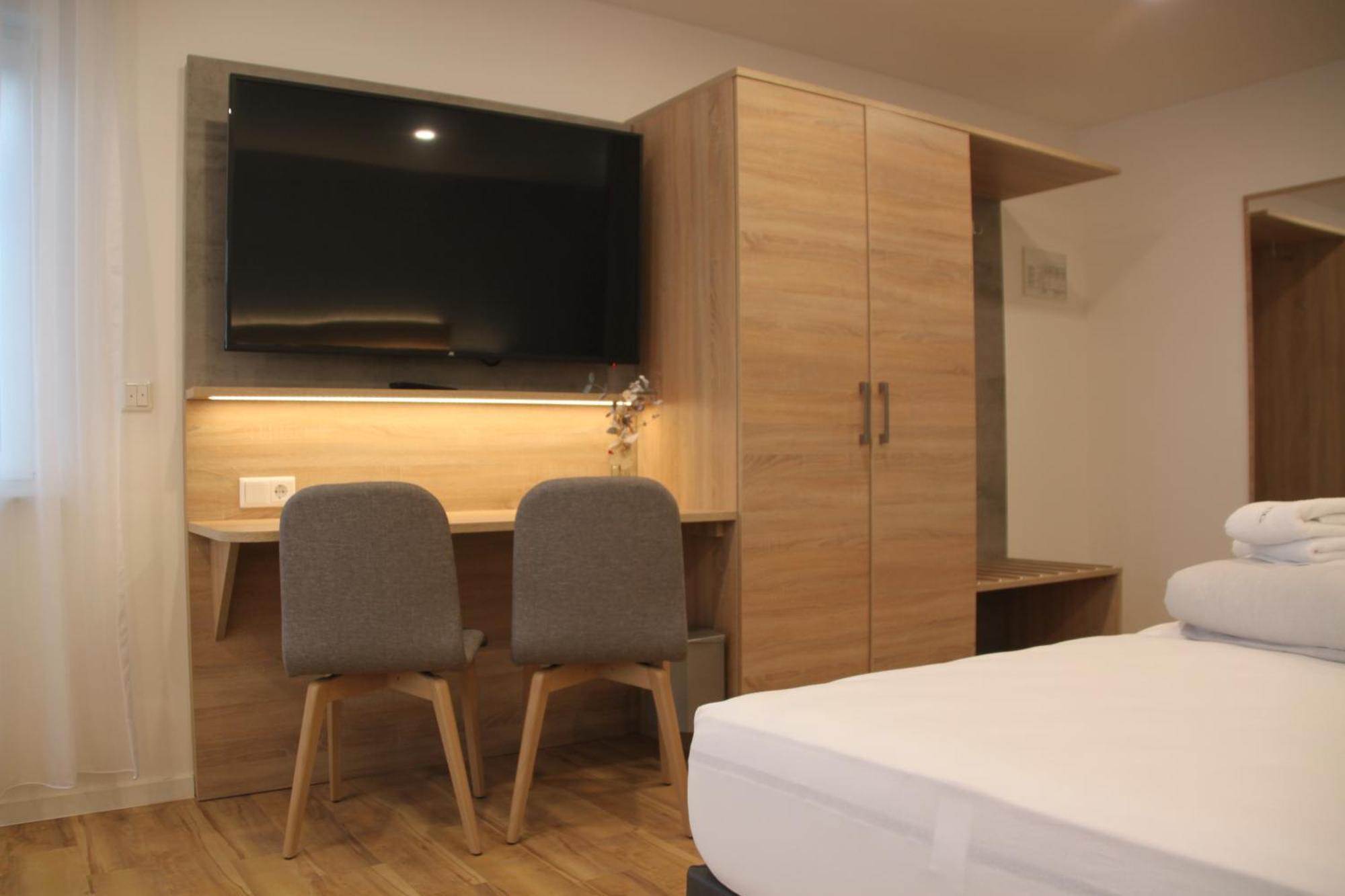 Hotel & Restaurant Am Kirschberg 알텐 부섹 외부 사진