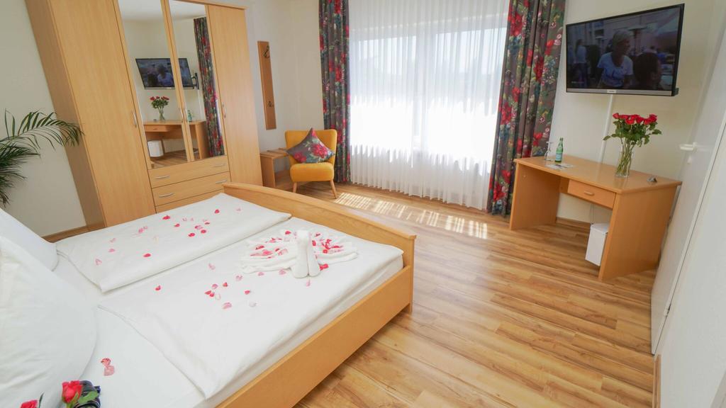 Hotel & Restaurant Am Kirschberg 알텐 부섹 외부 사진