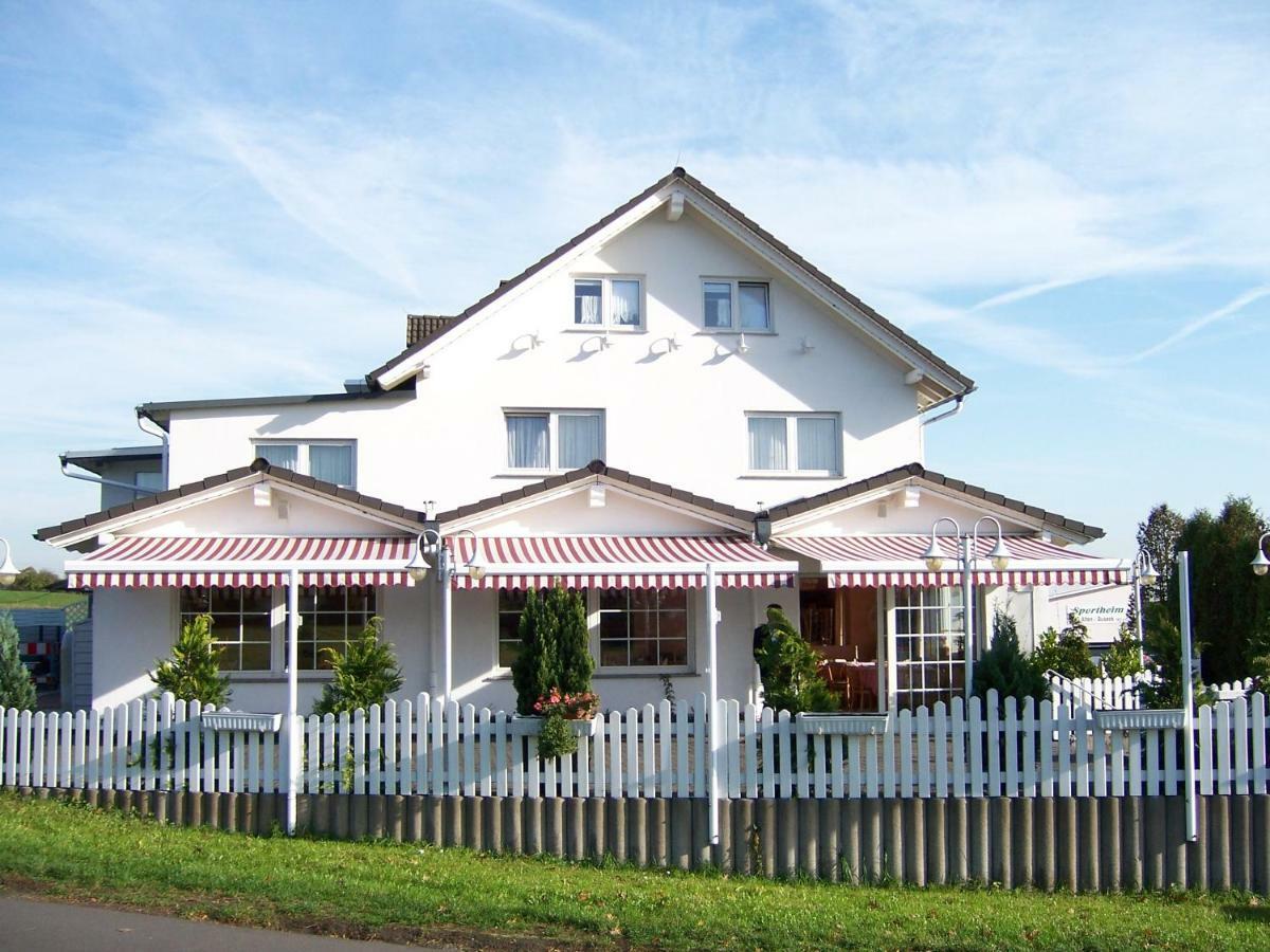 Hotel & Restaurant Am Kirschberg 알텐 부섹 외부 사진